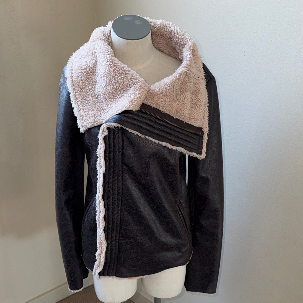 EUC Women’s RD Style Brown / Ivory Faux Fur Fleece Jacket Medium